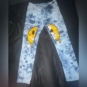 Blue graphic jeans